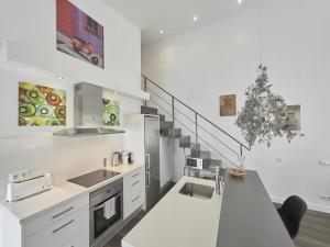 Kuchyňa alebo kuchynka v ubytovaní Loft Miro Apart Barcelona