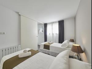 Posteľ alebo postele v izbe v ubytovaní Loft Miro Apart Barcelona