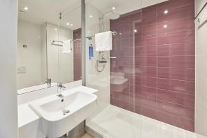 Koupelna v ubytování Premier Inn Karlsruhe City Am Wasserturm