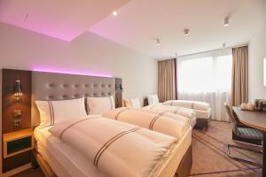 Postel nebo postele na pokoji v ubytování Premier Inn Karlsruhe City Am Wasserturm