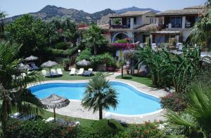 a view of the pool at a resort at Residence Le Bouganville in Villasimius