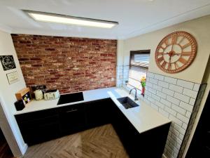 Kuchyň nebo kuchyňský kout v ubytování Westbury & the Lodge
