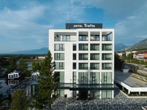 Nespecifikovaný výhled na hory nebo výhled na hory při pohledu z hotelu