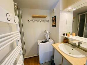 Kúpeľňa v ubytovaní La Marmotaine, T2 bis, Parking privé, Balcon vue montagne + 17 fotografií