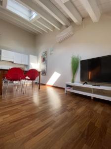 TV a/nebo společenská místnost v ubytování Mini Loft Castello