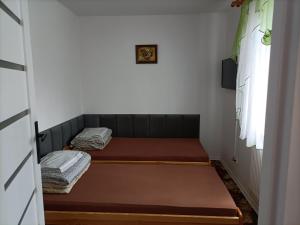 Posteľ alebo postele v izbe v ubytovaní Jasionka 2