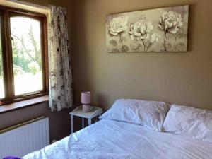 a bedroom with a bed and a window at The Annex at The Croft in Kingsley