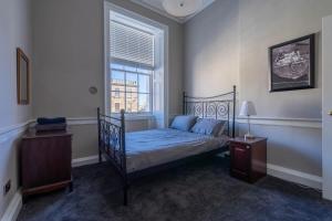 a bedroom with a bed and a window at Luxury Apartment/Flat Edinburgh City Centre in Edinburgh