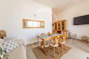 TV a/nebo společenská místnost v ubytování Villa Maria - Spiaggia a 400 m By Cala Salento