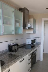 Kuchnia lub aneks kuchenny w obiekcie Apartment Carmentxu Gemelos 26