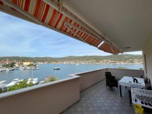 a balcony with a view of a body of water at Apartments Majić in Vinišće