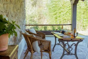 a patio with a table and chairs on a porch at El Molino de Bonaco in San Vicente de la Barquera