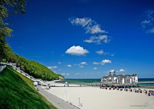a beach with a group of people on the sand at Seepark Sellin Haus Altensien - Ferienwohnung 465 mit Balkon in Ostseebad Sellin
