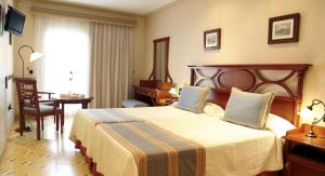 Cama o camas de una habitación en Hotel Reveron Plaza
