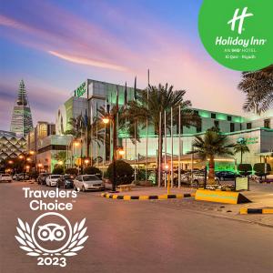 - Vistas a una ciudad con un edificio en Holiday Inn Riyadh Al Qasr, an IHG Hotel en Riad