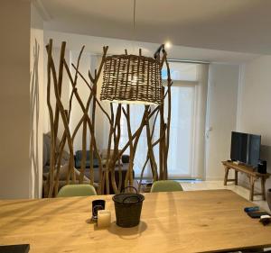 a dining room with a table and a chandelier at Moraira Fantástico Ático Duplex in Moraira