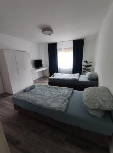 Postel nebo postele na pokoji v ubytování Gasthaus L&A Kunz