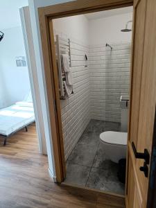 Ένα μπάνιο στο Blues Rooms