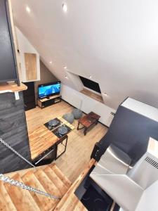 TV a/nebo společenská místnost v ubytování LE NID DE LA TOURELLE - Wifi - Hôpital - IUT