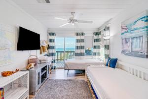 a bedroom with two beds and a flat screen tv at The Ridge in Rockport