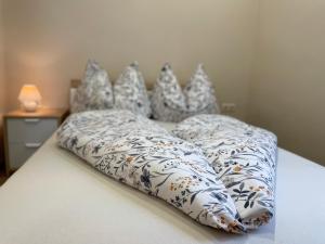 Posteľ alebo postele v izbe v ubytovaní Vadszőlő Apartman