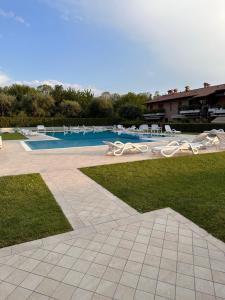 Swimmingpoolen hos eller tæt på Casara Home