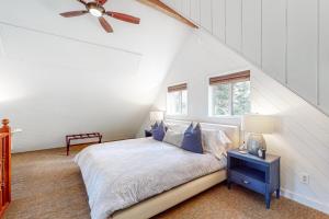 Ένα ή περισσότερα κρεβάτια σε δωμάτιο στο Mount Howard Chalet +18 φωτογραφίες