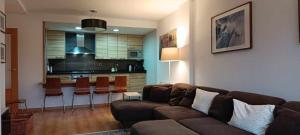 a living room with a couch and a kitchen at Apartamento Argualas V - WOWRURAL in Panticosa