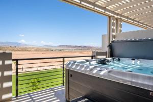 a hot tub on a balcony with a view of the desert at Lagoon Vibes townhouse in St. George
