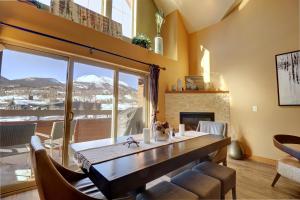 Üldine mäevaade või majutusasutusest E8 Drake Landing 2Br Loft condo pildistatud vaade