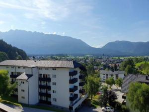 an apartment building in a city with mountains in the background at Alpenurlaub II Wohnung mit Traumausblick in Bad Mitterndorf