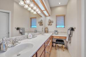 a bathroom with two sinks and a large mirror at Prescott Luxury Home near Golf Course and Airport home in Prescott Valley