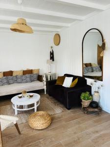 a living room with a couch and a table at Le vieux poirier à la Plaine des Cafres in Le Tampon