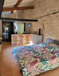 En eller flere senger på et rom på La hulotte de Labarthe