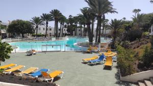 Bazén v ubytovaní Alojamientos Playa Centro Corralejo a alebo v jeho blízkosti