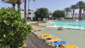Bazén v ubytovaní Alojamientos Playa Centro Corralejo a alebo v jeho blízkosti + 10 fotografií
