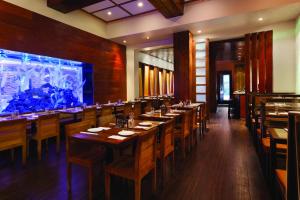 Ein Restaurant oder anderes Speiselokal in der Unterkunft The Gallivant Times Square 