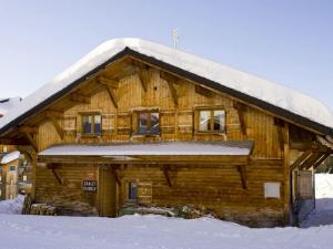a log cabin with snow on the roof at Chalet Avoriaz, 8 pièces, 14 personnes - FR-1-314-101 in Avoriaz