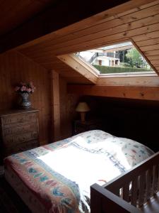 En eller flere senger på et rom på Chalet Jura