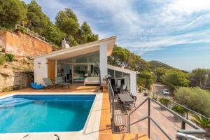 Bazén v ubytování Espectacular villa en Begur nebo v jeho okolí