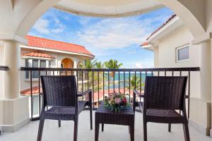 Balkón nebo terasa v ubytování SunBreeze Suites