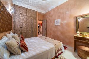 Postel nebo postele na pokoji v ubytování Riad Appart Arwa