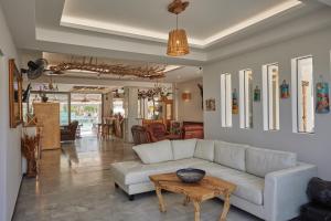 Posedenie v ubytovaní Iniohos Zante Hotel & Suites