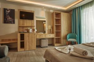 Posteľ alebo postele v izbe v ubytovaní Iniohos Zante Hotel & Suites