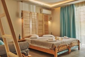 Posteľ alebo postele v izbe v ubytovaní Iniohos Zante Hotel & Suites