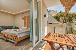 Balkón alebo terasa v ubytovaní Iniohos Zante Hotel & Suites