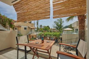 Balkón alebo terasa v ubytovaní Iniohos Zante Hotel & Suites