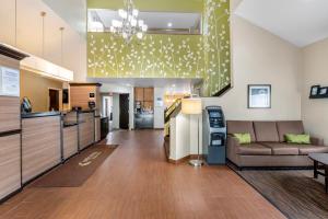 Kuchyň nebo kuchyňský kout v ubytování Sleep Inn Naperville - Chicago