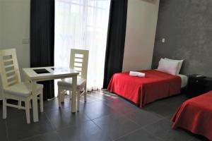 Кровать или кровати в номере Hotel Colonial Playa del Carmen