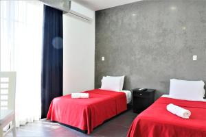 Кровать или кровати в номере Hotel Colonial Playa del Carmen